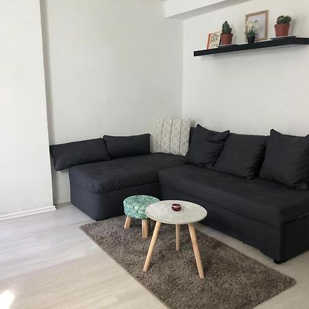 Bescheidene Untergeschoss Wohnung In Guter Lage. Кьолн Екстериор снимка