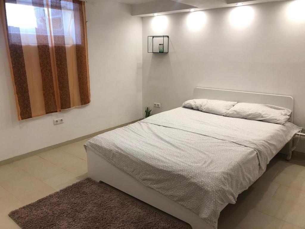 Bescheidene Untergeschoss Wohnung In Guter Lage. Кьолн Екстериор снимка