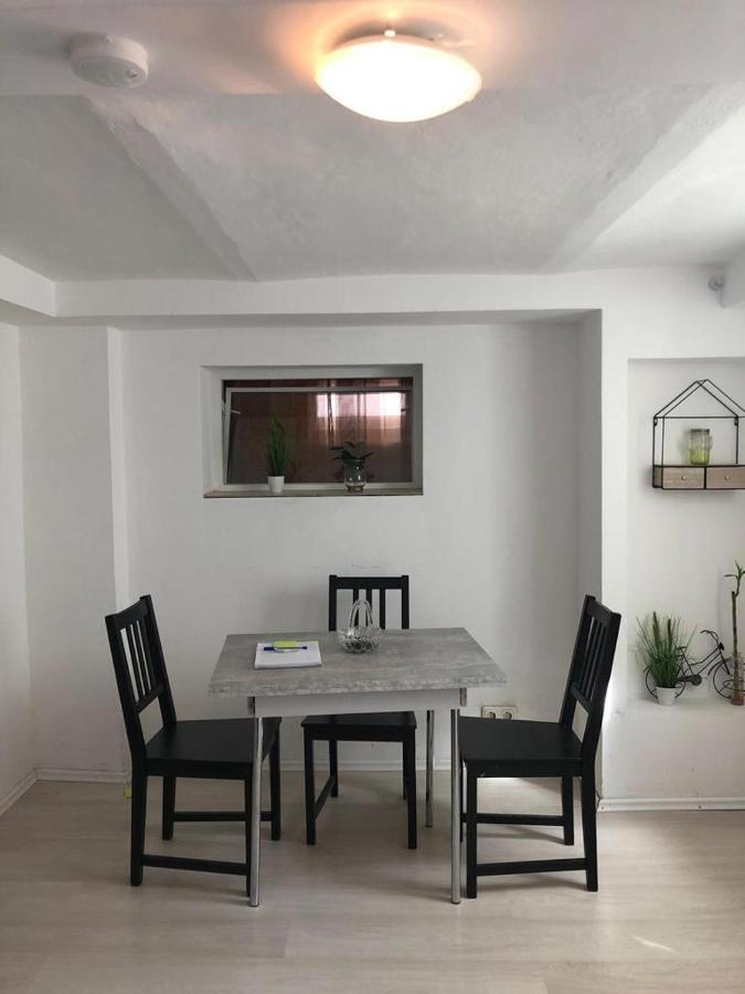 Bescheidene Untergeschoss Wohnung In Guter Lage. Кьолн Екстериор снимка