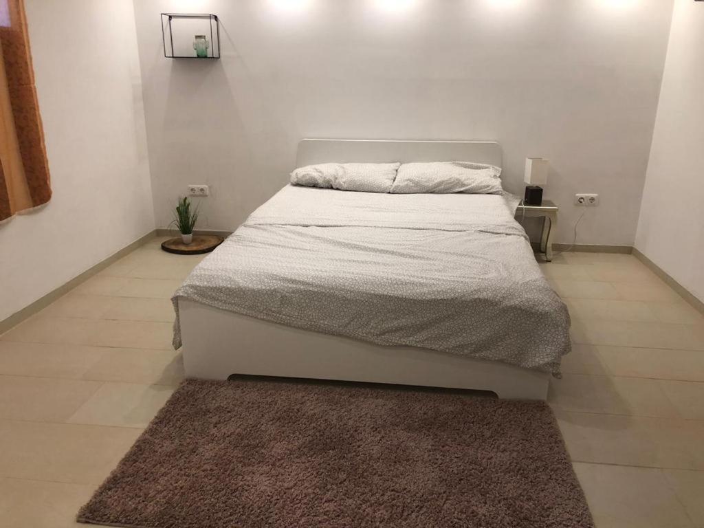 Bescheidene Untergeschoss Wohnung In Guter Lage. Кьолн Екстериор снимка