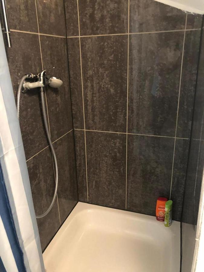 Bescheidene Untergeschoss Wohnung In Guter Lage. Кьолн Екстериор снимка